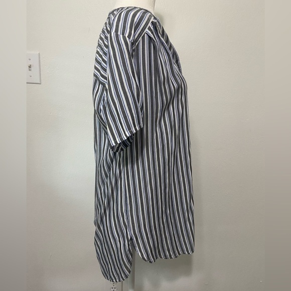 Max Studio women's small oversized drop shoulder v neck short sleeve button down - Picture 4 of 7